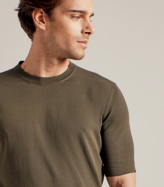t-shirt-verde-militare-in-cotone-fit-dritto
